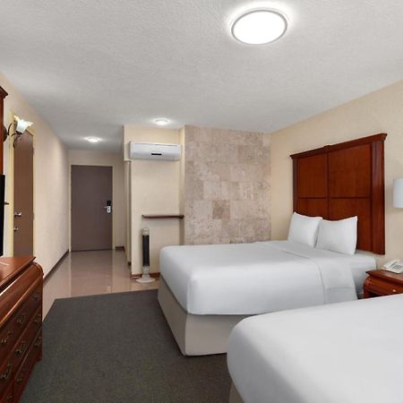 Howard Johnson By Wyndham Toluca Eksteriør bilde